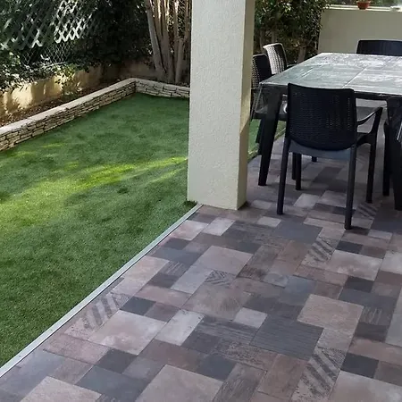 Appartamento Particulier Loue T3 En Rez De Jardin à 30 Mètres De La Avec Un Double Box La Ciotat